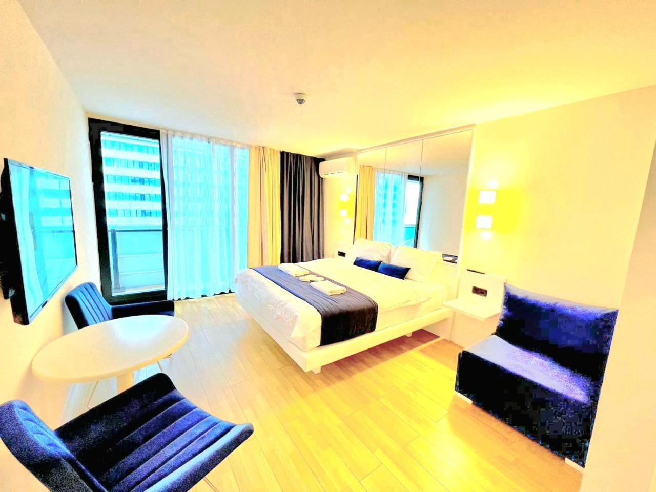 Orbi City A D Appartement Batoemi Buitenkant foto